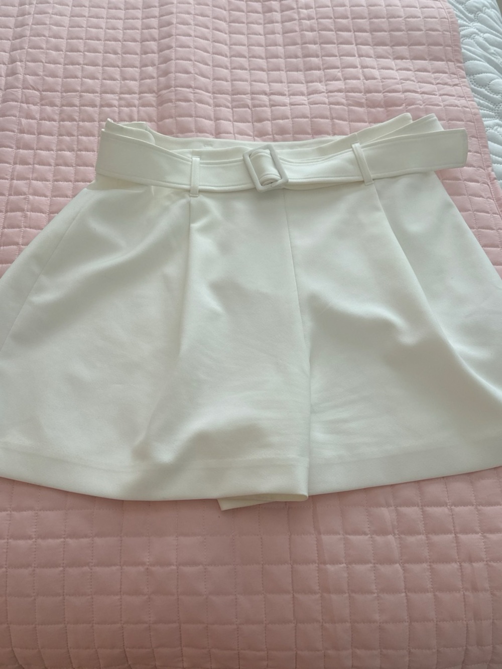 Elie Tahari White Belted Shorts